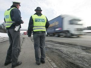 JEL1353fd_policie.jpg
